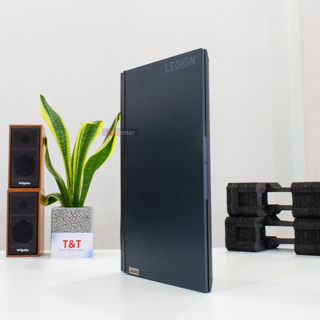 Bàn phím và touchpad linh hoạt, phản hồi nhanh