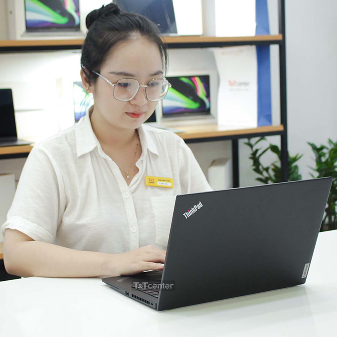 Mua Hàng Chính Hãng, Yên Tâm Tuyệt Đối tại T&T Center