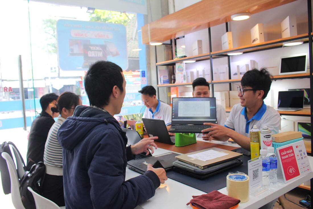 2. Laptop không lên nguồn