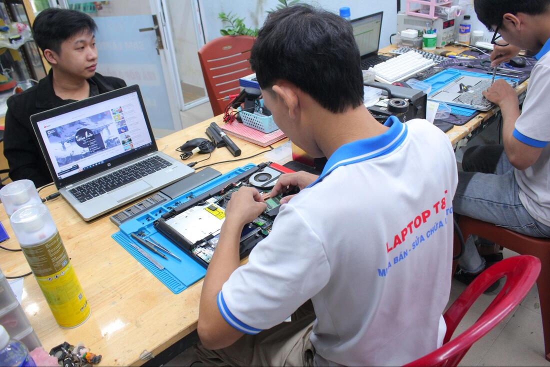 Tiếp nhận thông tin và kiểm tra ban đầu