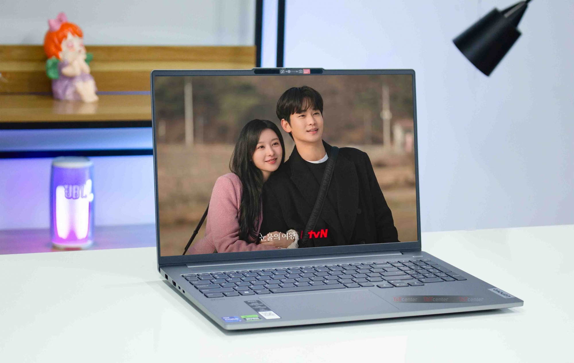 Thiết kế mỏng nhẹ, hiện đại nhưng cực bền bỉ 