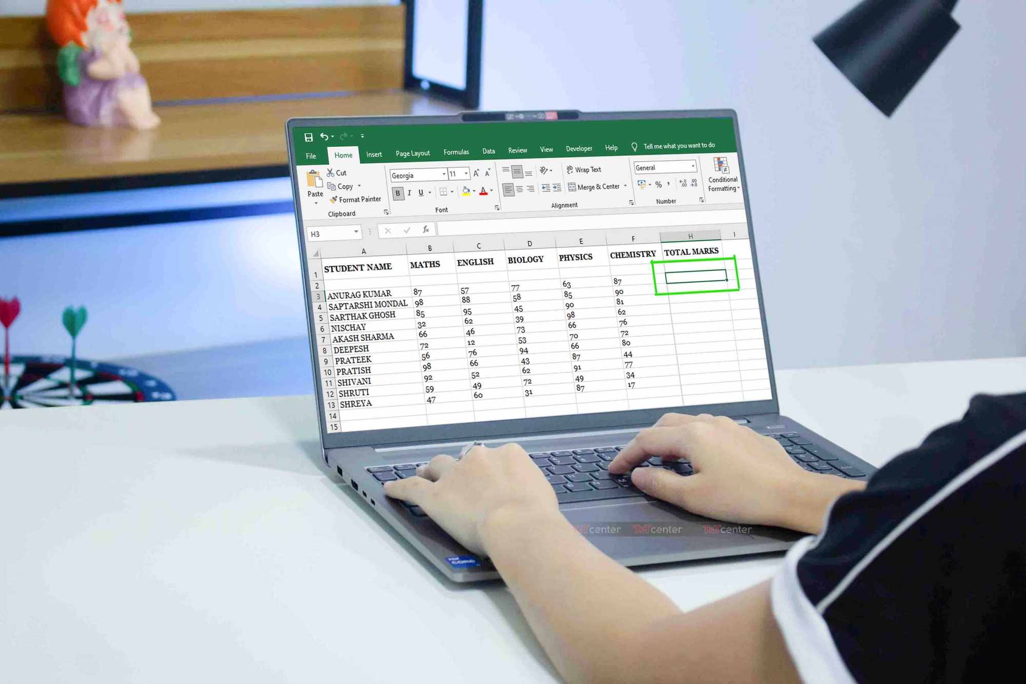 Bàn phím gõ cực êm tay, TouchPad cực mượt 