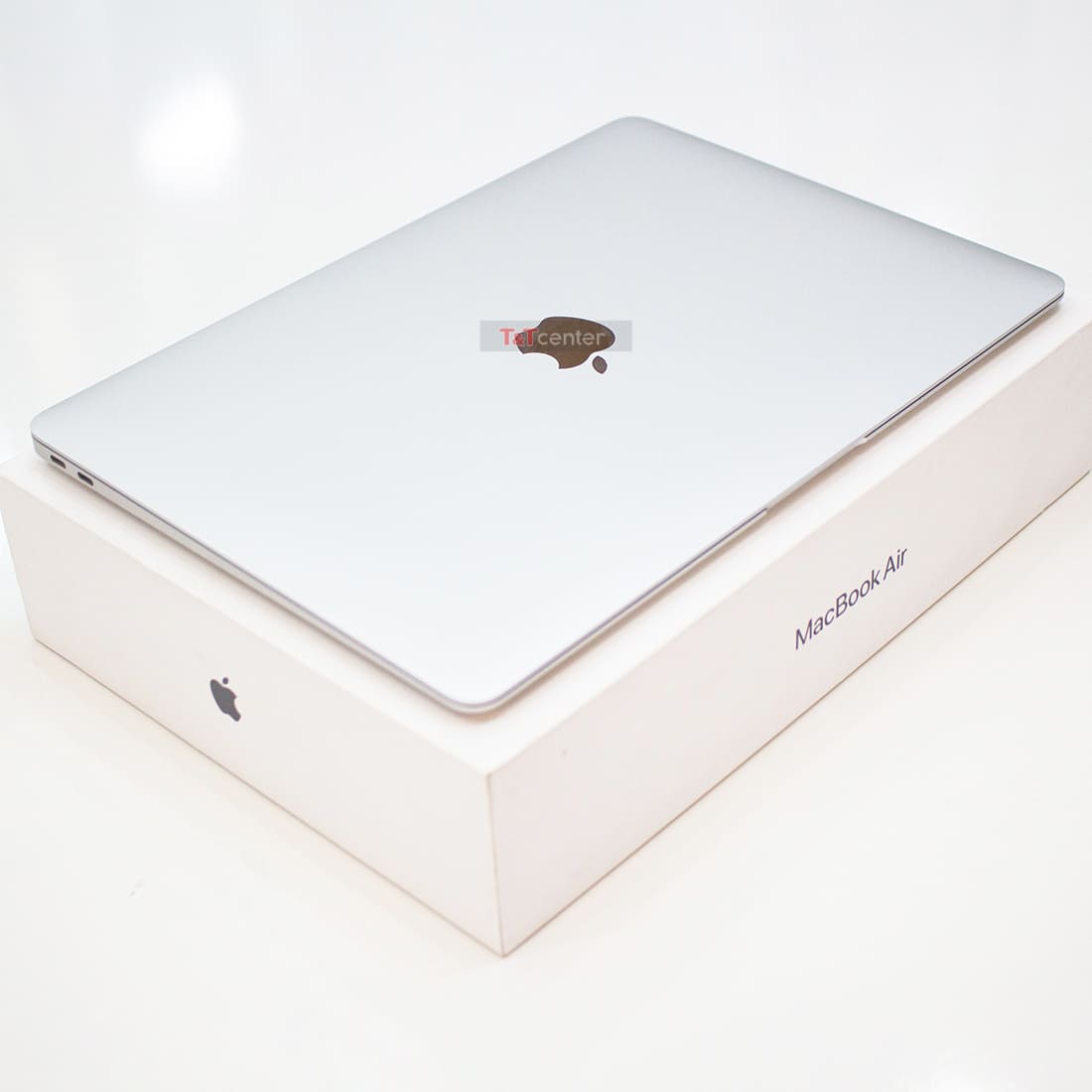 2 cổng USB-C, công nghệ bảo mật TouchID thế hệ thứ hai