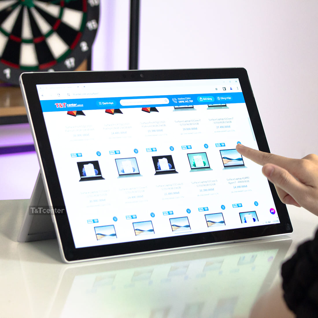 Màn hình cảm ứng hiện đại