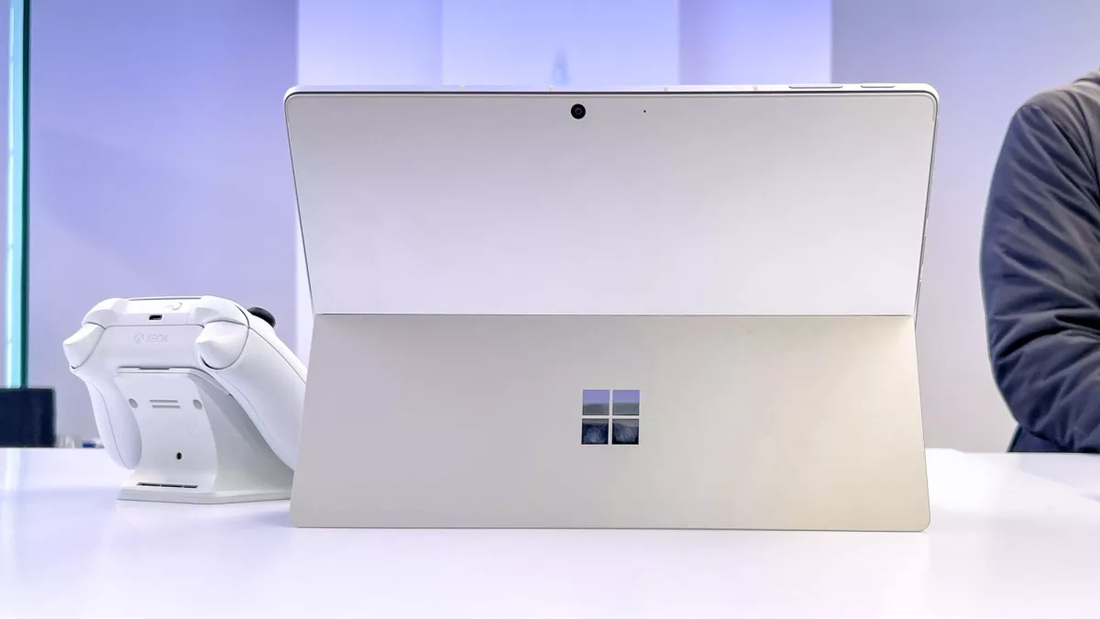 Vẫn giữ thiết kế 2-in-1 độc đáo