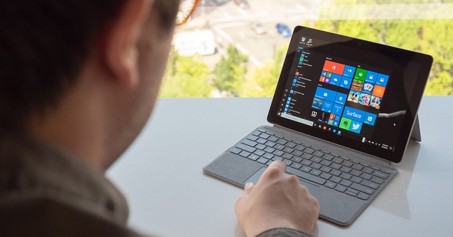 Màn hình nhỏ gọn, hỗ trợ cảm ứng