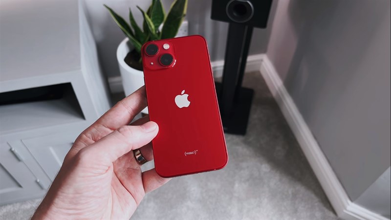 iPhone 13 màu đỏ
