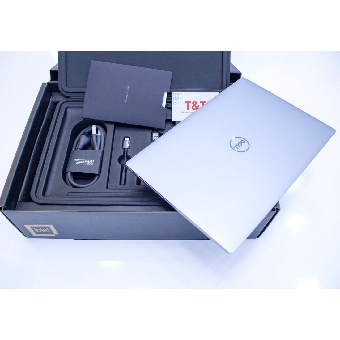 Thiết kế Dell XPS 13 9315 mỏng nhẹ và đầy quyến rũ