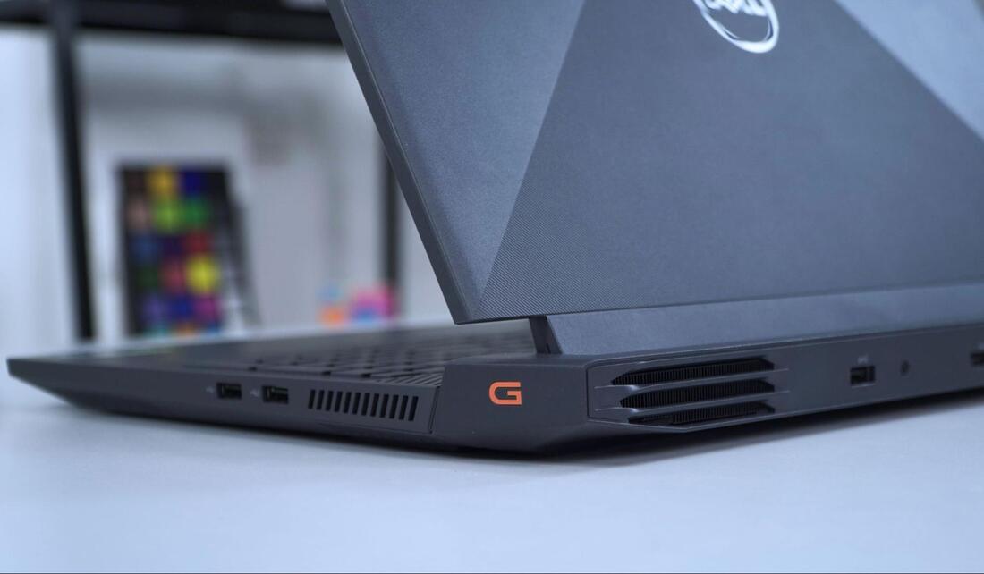 Cổng kết nối và pin