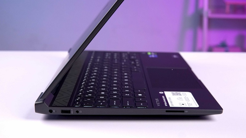 Cổng kết nối đầy đủ, tản nhiệt tối ưu cho mọi trận đấu