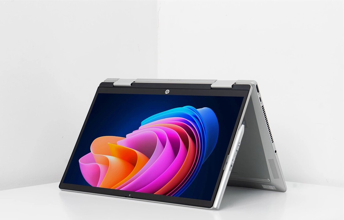 Thiết kế kích thước nhỏ gọn, bản lề 360 độ linh hoạt