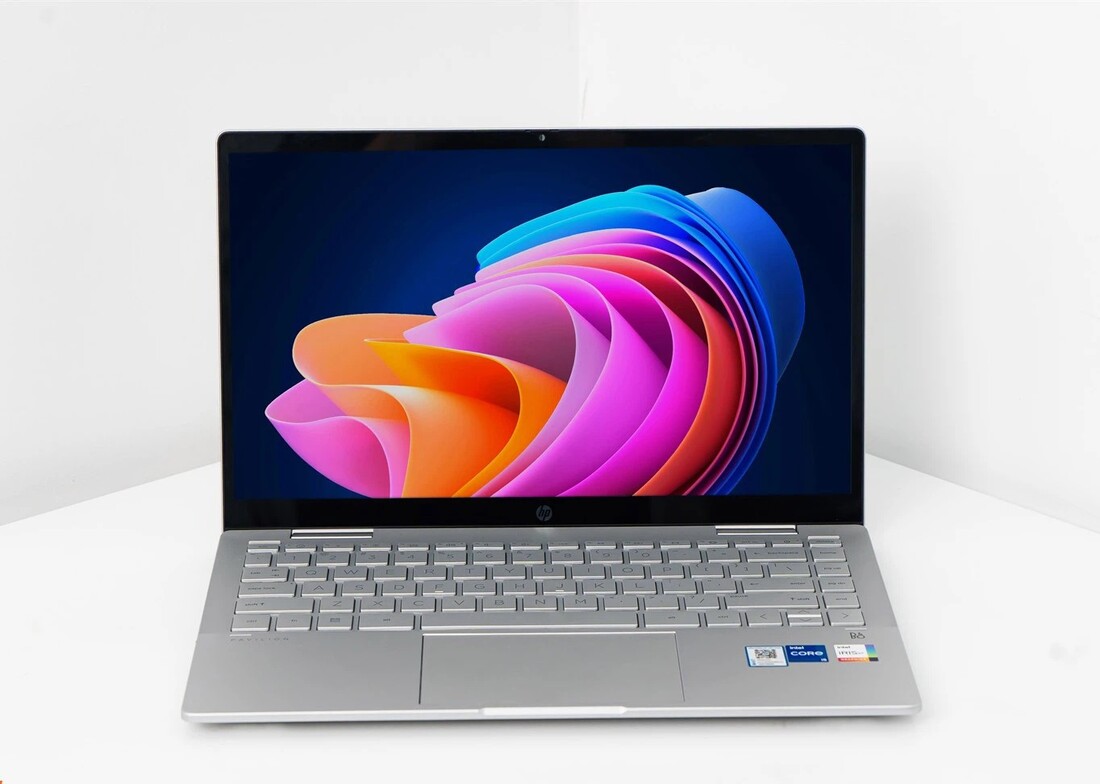 Màn hình sắc nét, cảm ứng đa điểm nhạy bén