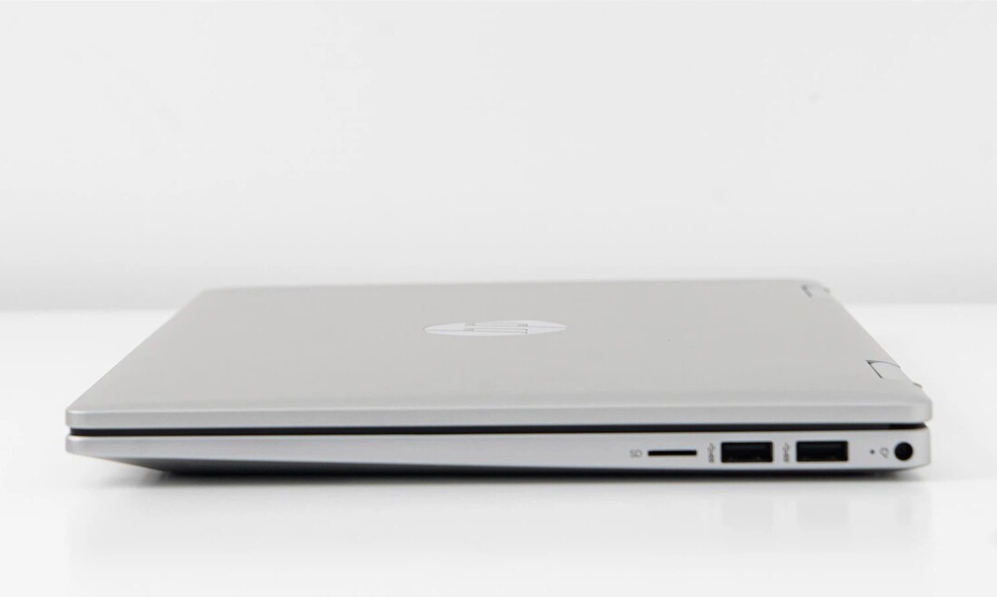 Trang bị đầy đủ các cổng kết nối, mạng không dây mượt mà