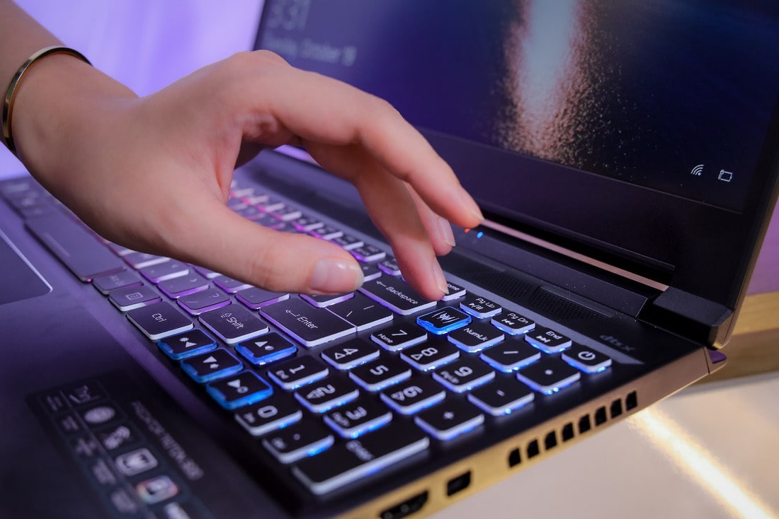 Tăng cảm hứng chơi game với LED RGB 4 vùng cá tính