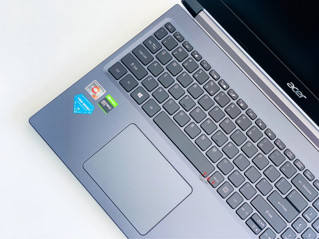 Thiết kế phím và cổng kết nối