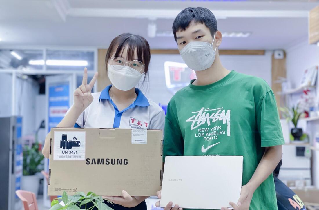 Mua Laptop Samsung giá tốt nhất tại T&T Center