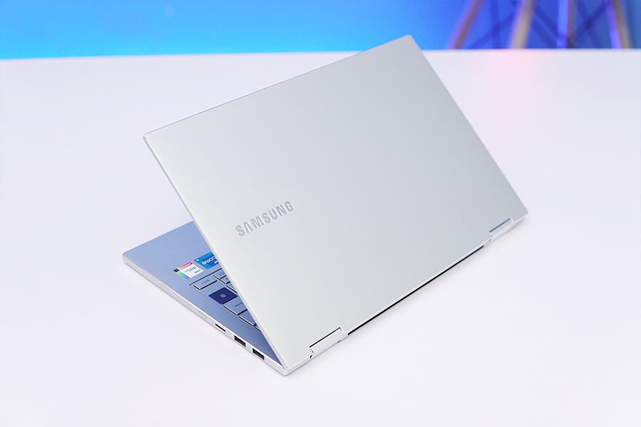 Siêu nhẹ, cực bền và có thể xoay gập 360 cực kỳ linh hoạt