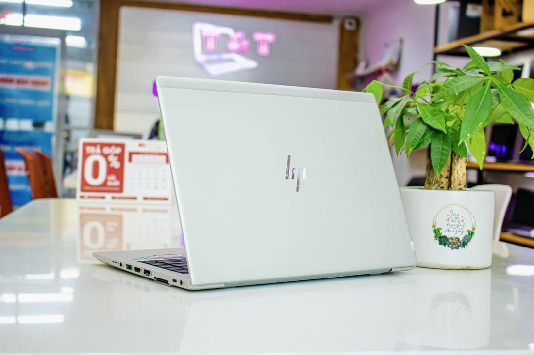 Thiết kế sang trọng, gọn nhẹ