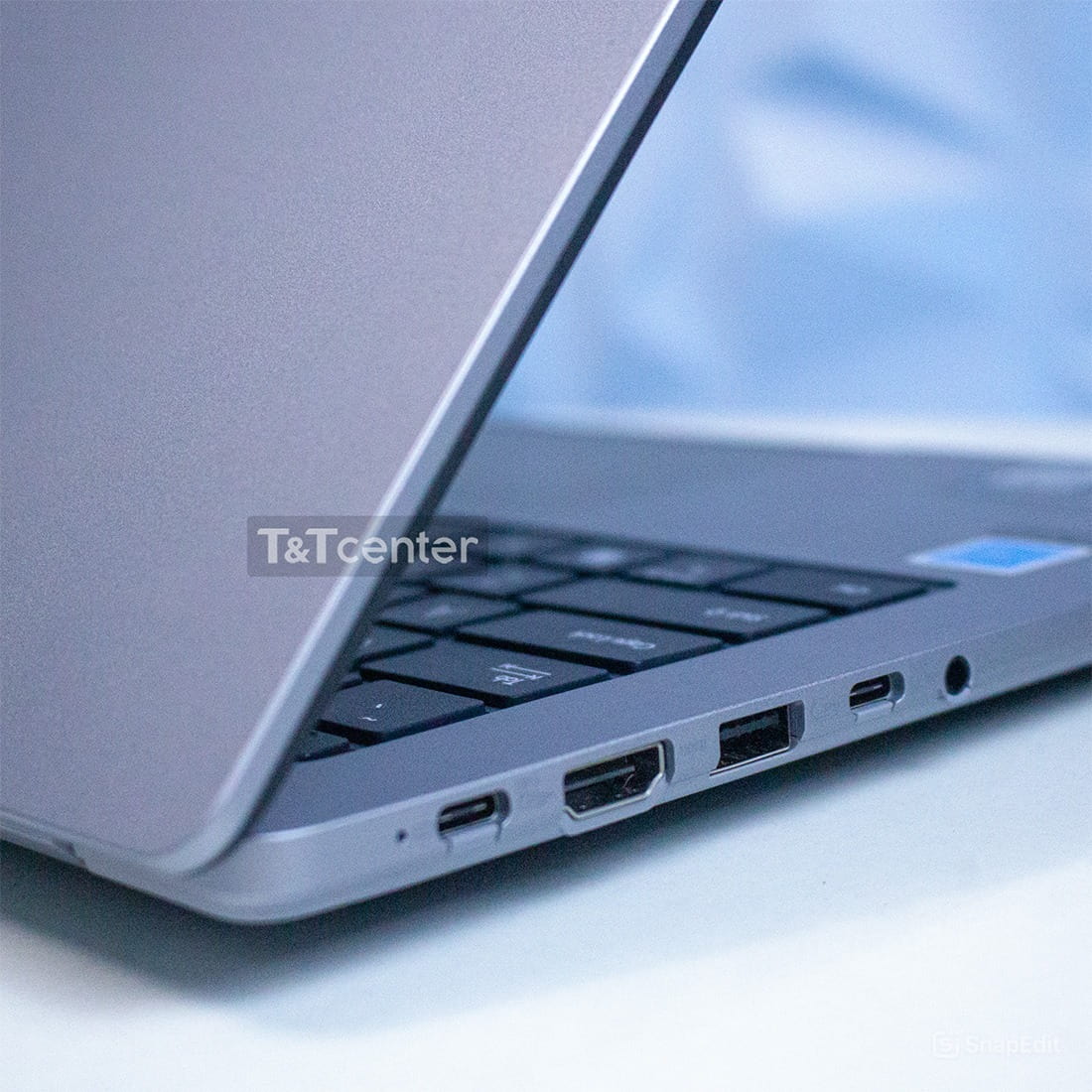 Đầy đủ cổng kết nối tiện lợi