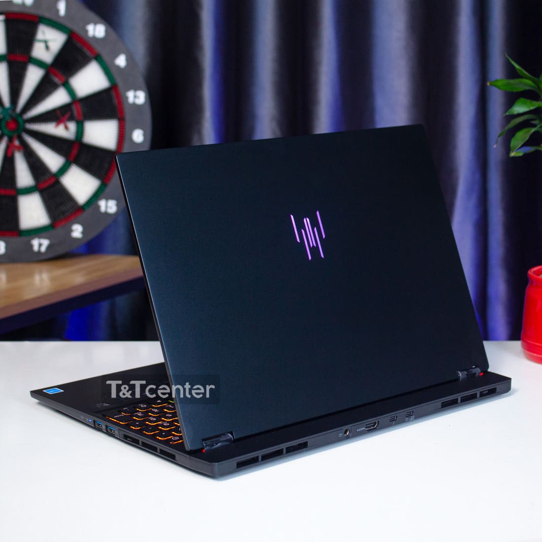 Thiết kế hầm hố, đậm chất gaming