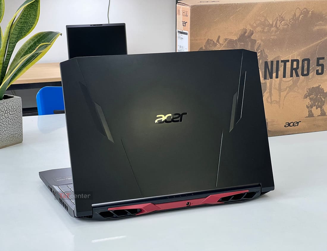 Thiết kế đậm chất gaming mạnh mẽ