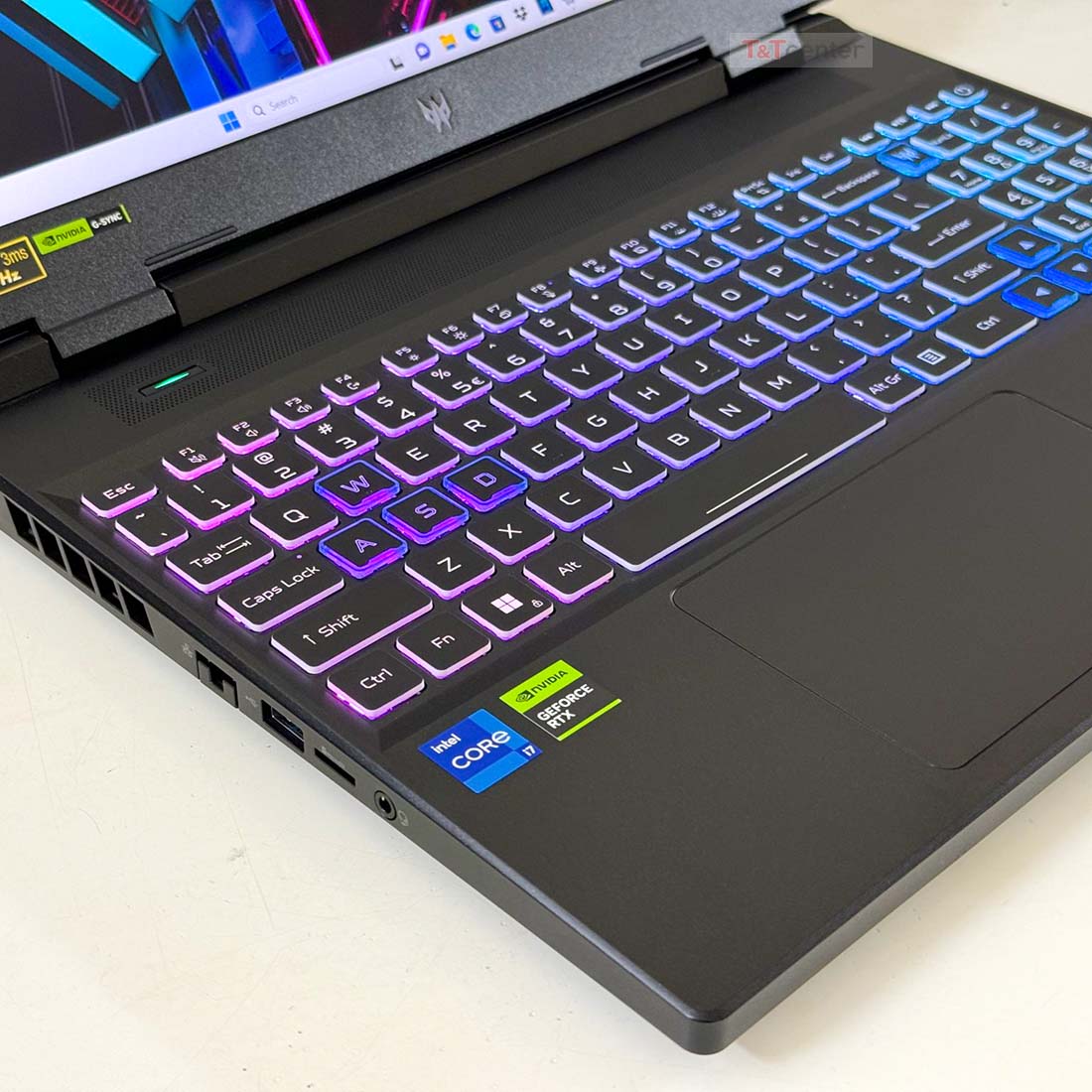 Bàn phím hỗ trợ đèn Led RGB 4 màu cực hút  mắt