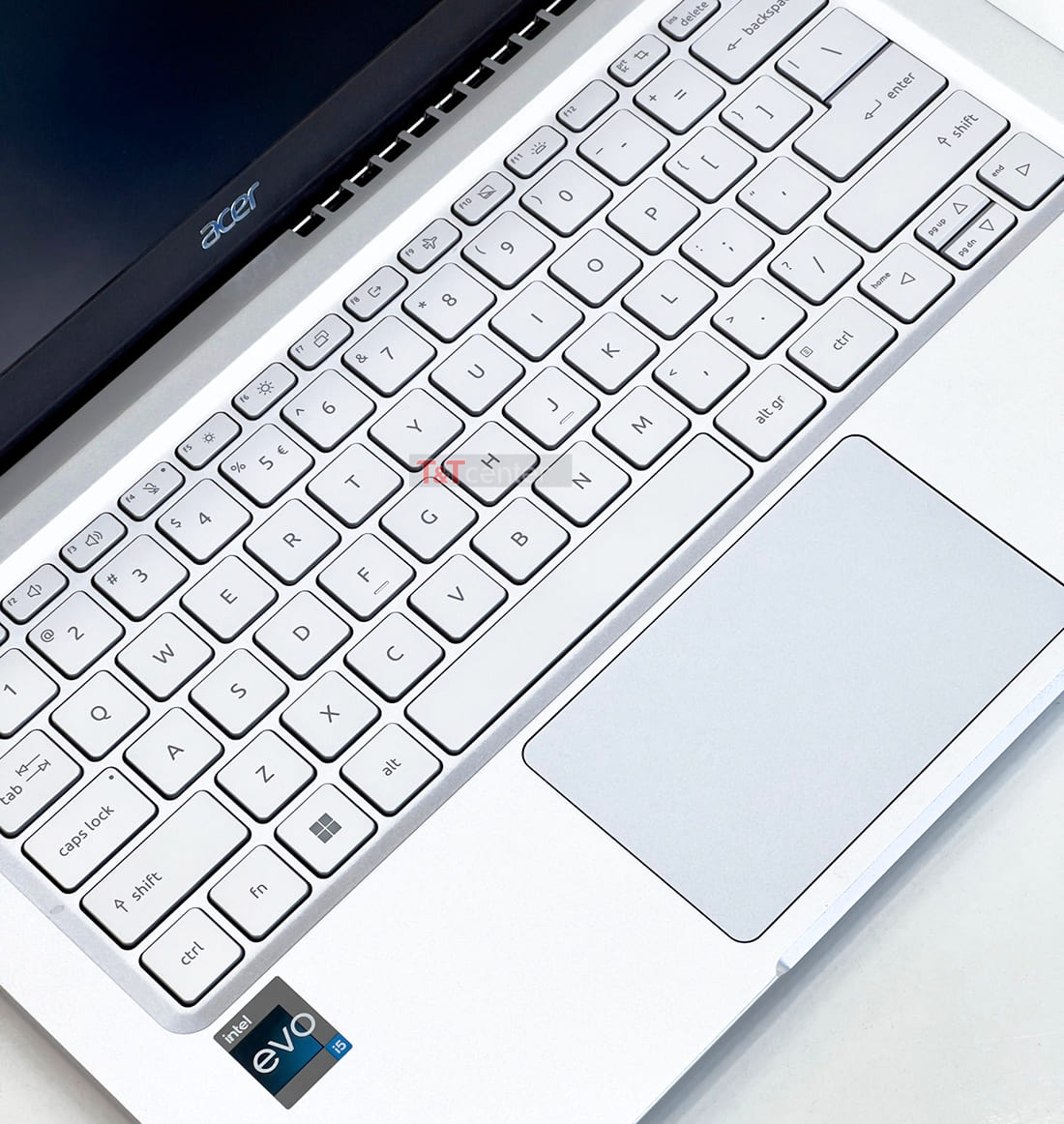 Bàn phím và Touchpad cực êm