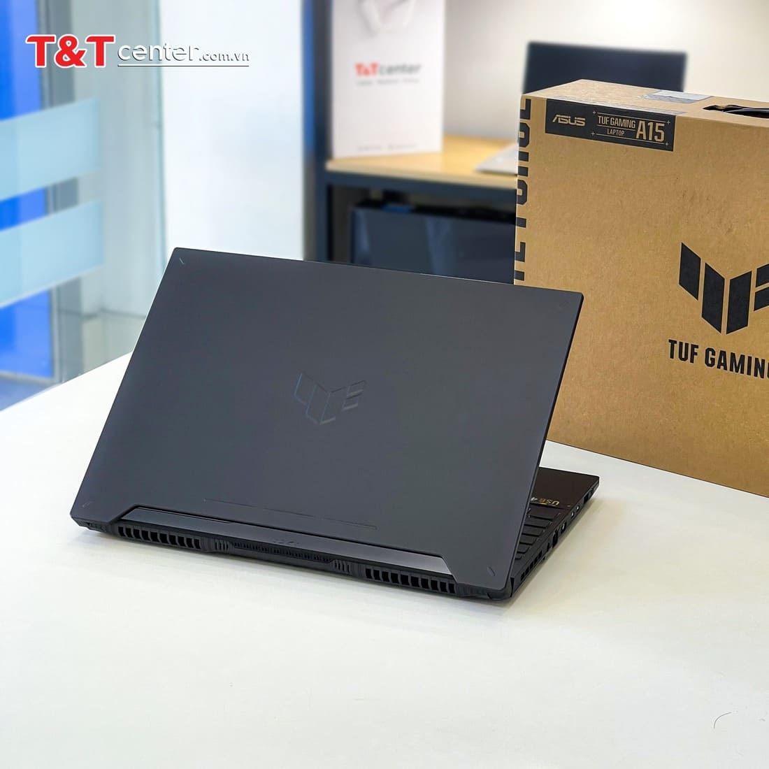 Thiết kế mạnh mẽ, phong cách gaming chất lừ