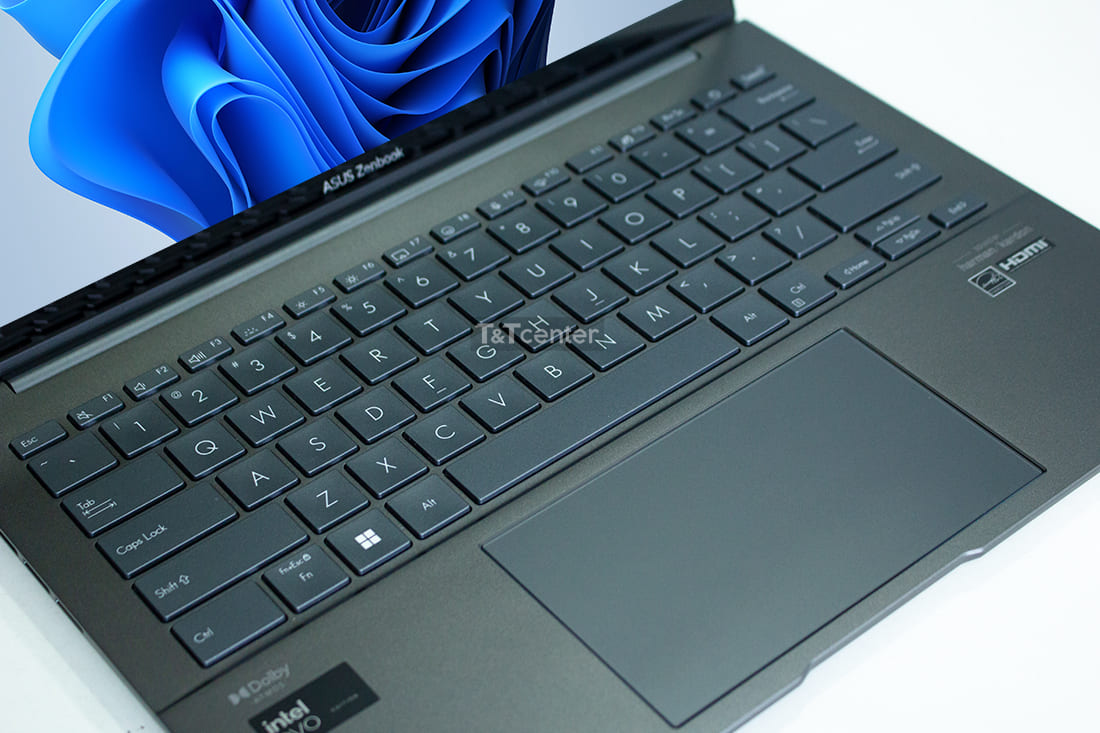 Bàn phím cho cảm giác gõ cực sướng, TouchPad mượt mà