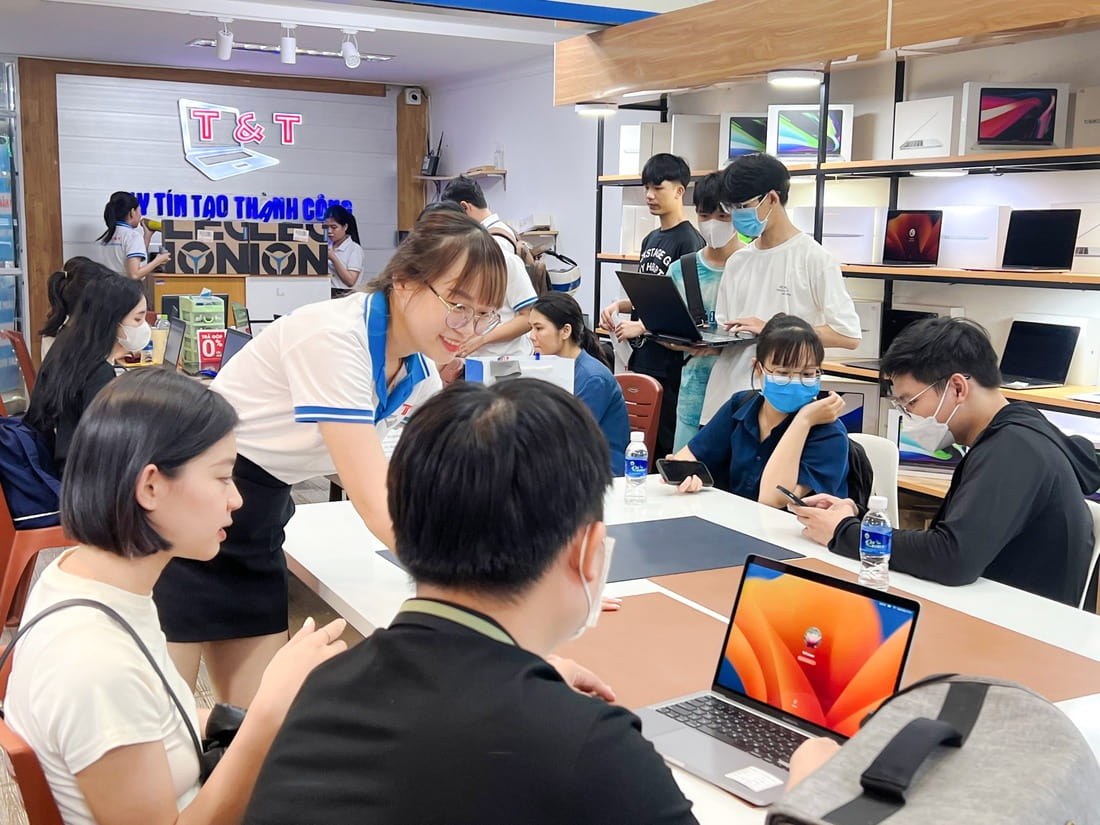 Mua Laptop Asus Zenbook UX3402ZA giá tốt tại T&T Center