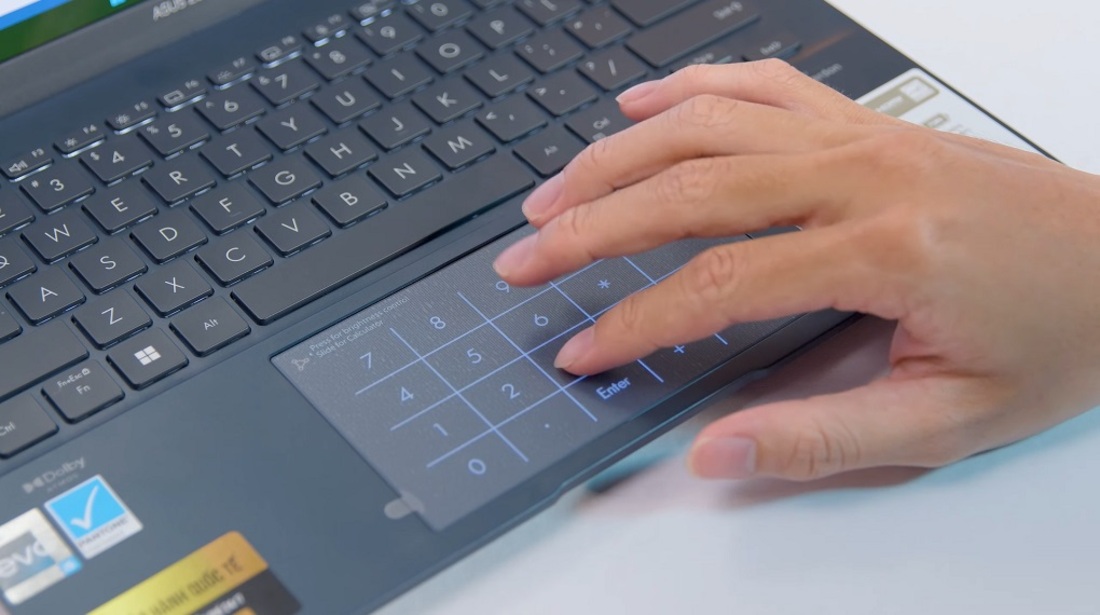 Bàn phím và chuột cảm ứng cực nhạy