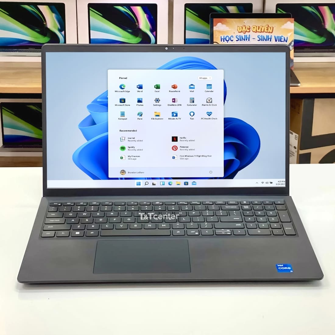 Màn hình 15.6 inch FHD Touch tiện lợi