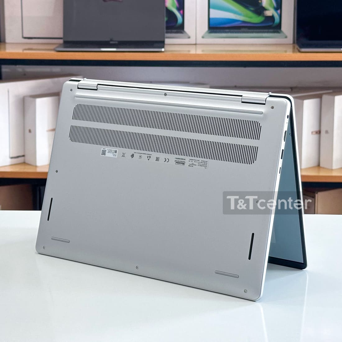 Thiết kế tinh tế và tính năng hỗ trợ công việc hiện đại