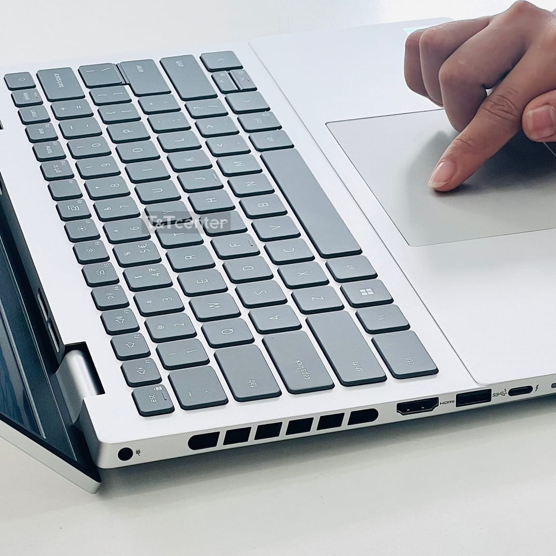 Bàn phím và Touch Pad hoàn thiện