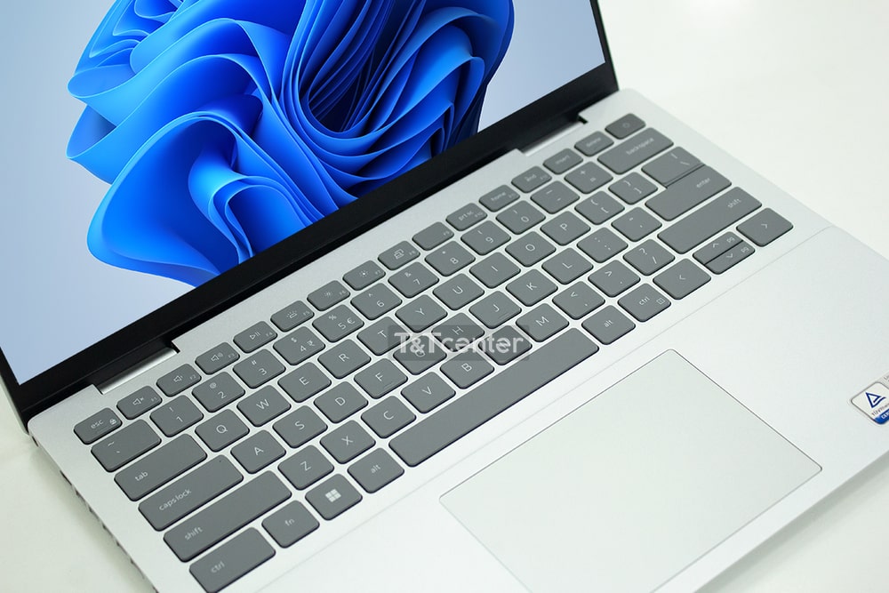 Bàn phím và Touch Pad hoàn thiện