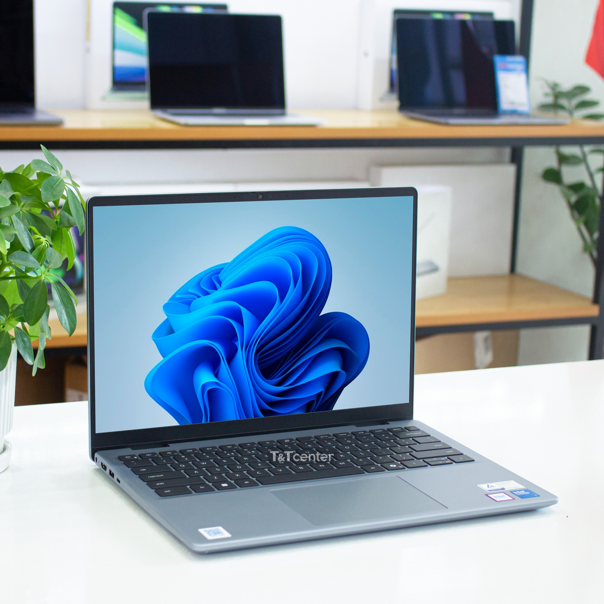 Hiệu năng mạnh mẽ với Intel Core 7 - 240H