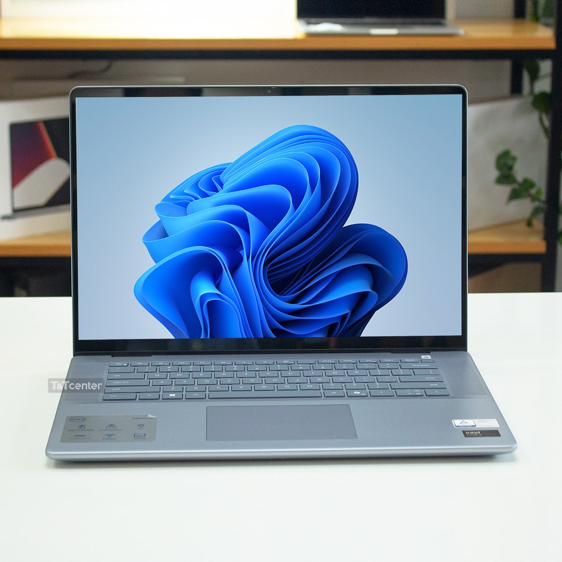 Màn hình 16-inch FHD+ hiển thị cực sắc nét