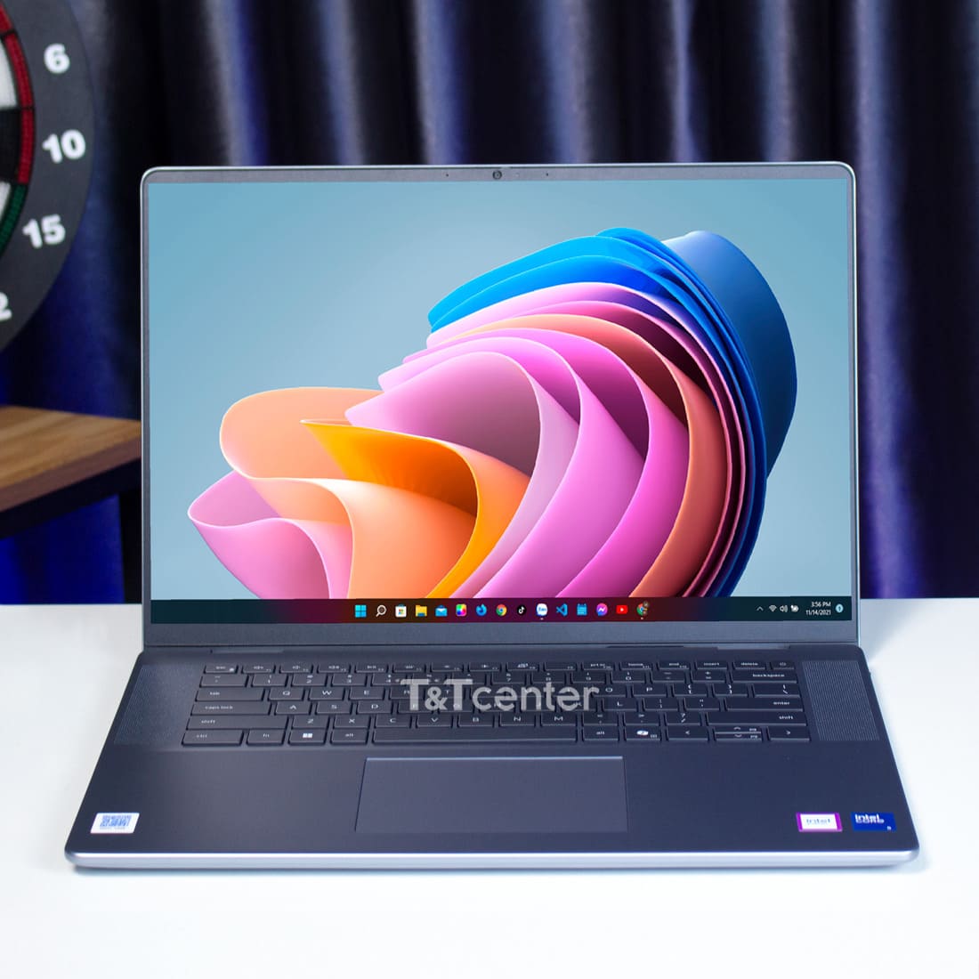 Màn hình 16 inch FHD+ hiện thị sắc nét