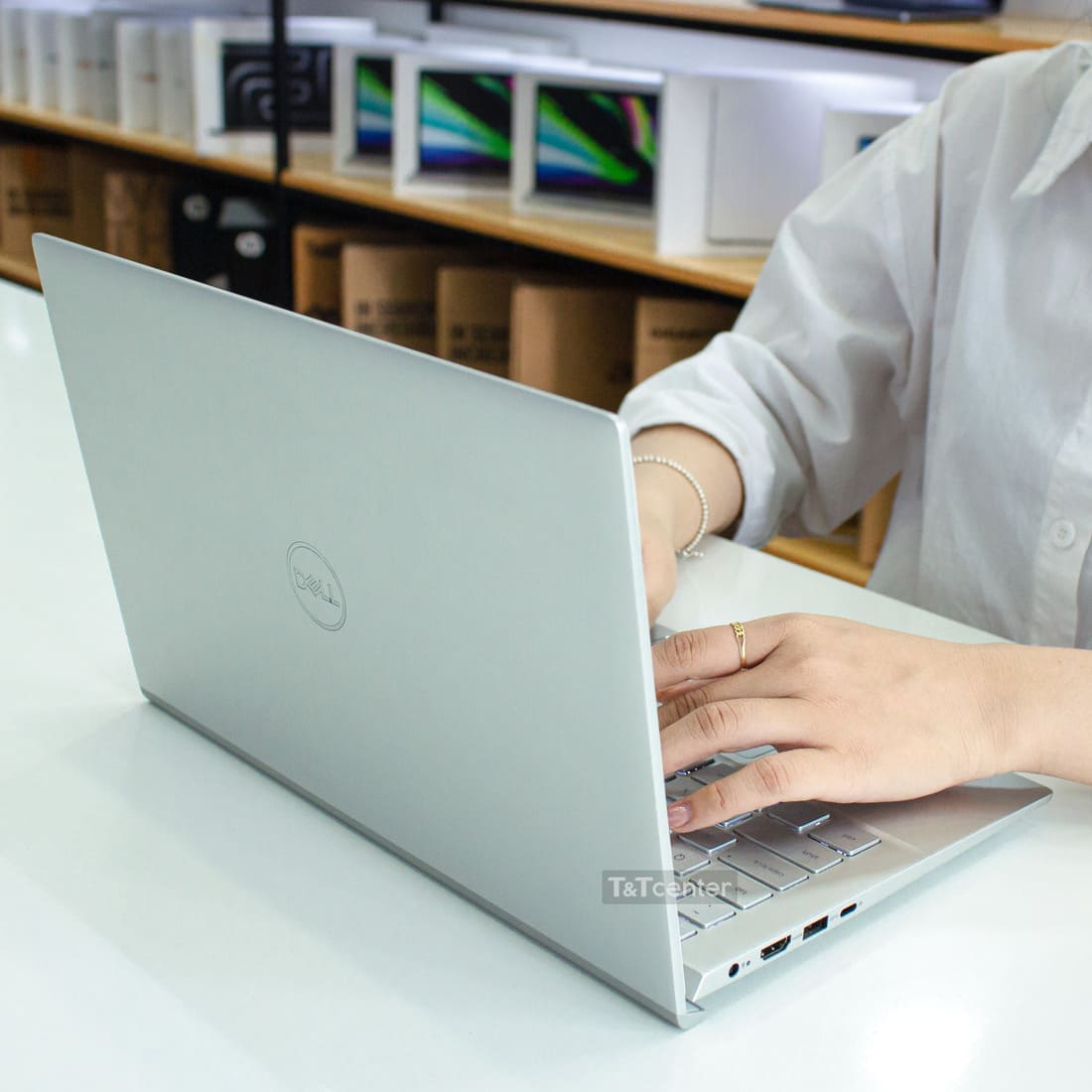 Bàn phím và touchpad tối ưu trải nghiệm nhập liệu