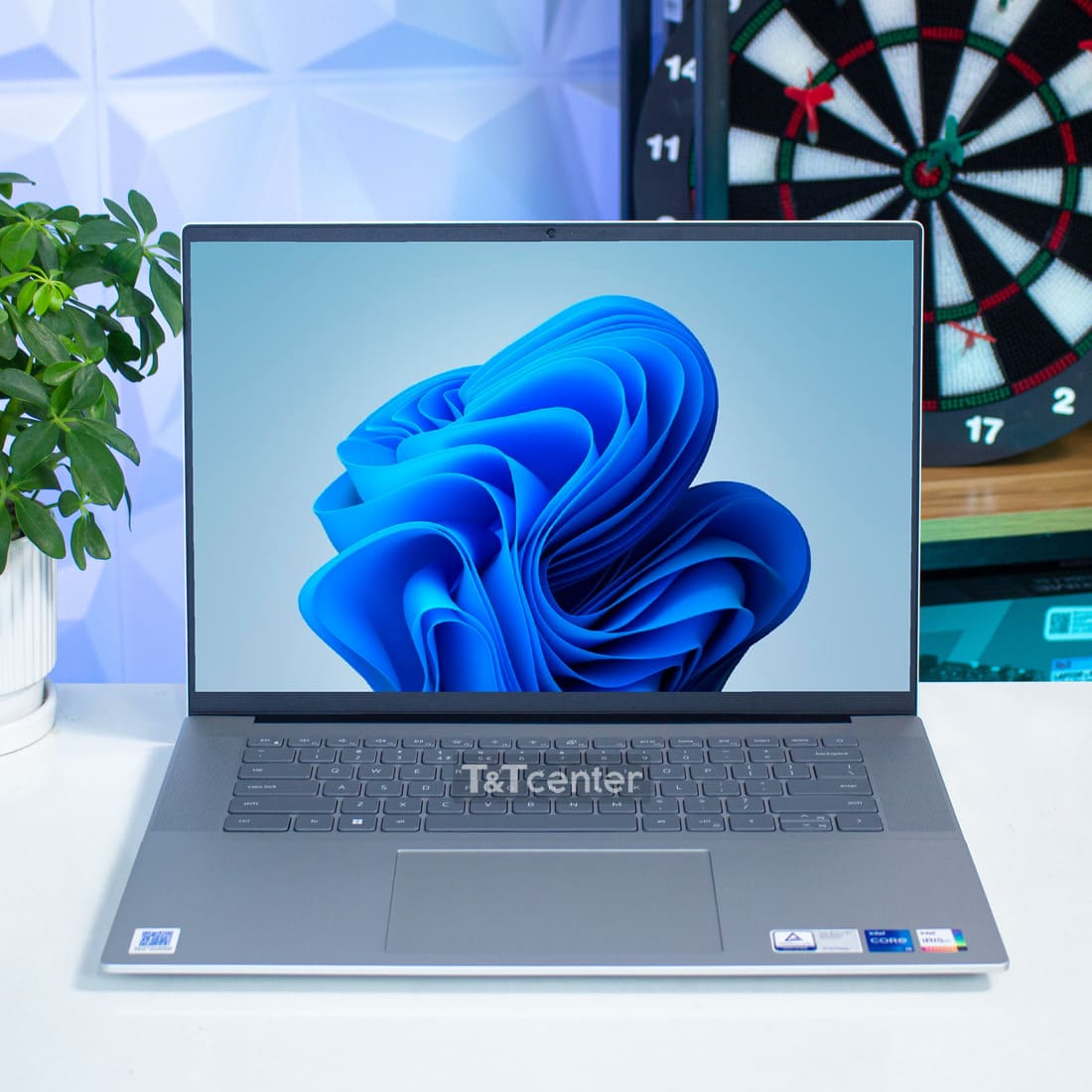 Hình ảnh sống động, màu sắc chân thực