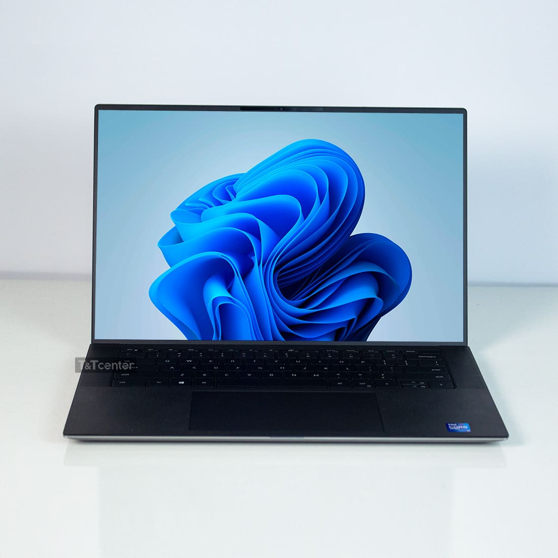 Màn hình 15.6 inch 4K – Rực rỡ, chính xác từng chi tiết