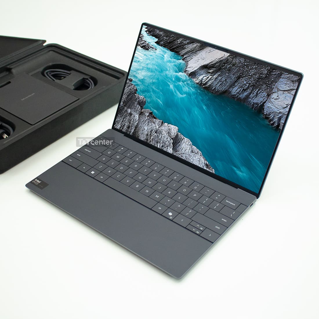 Thiết kế cực mỏng nhẹ, cực hiện đại