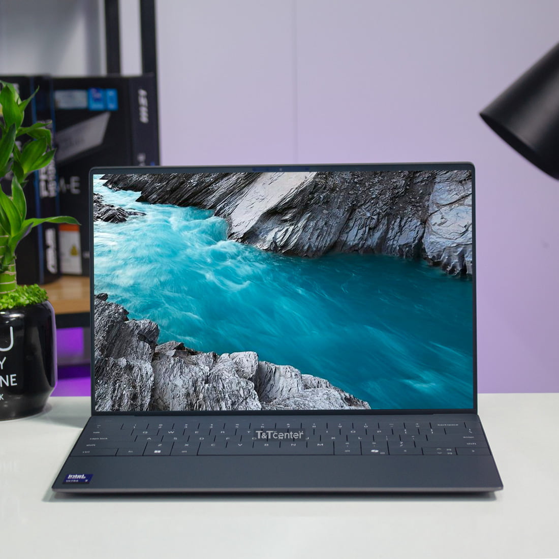 Màn hình 13 inch FHD sắc nét