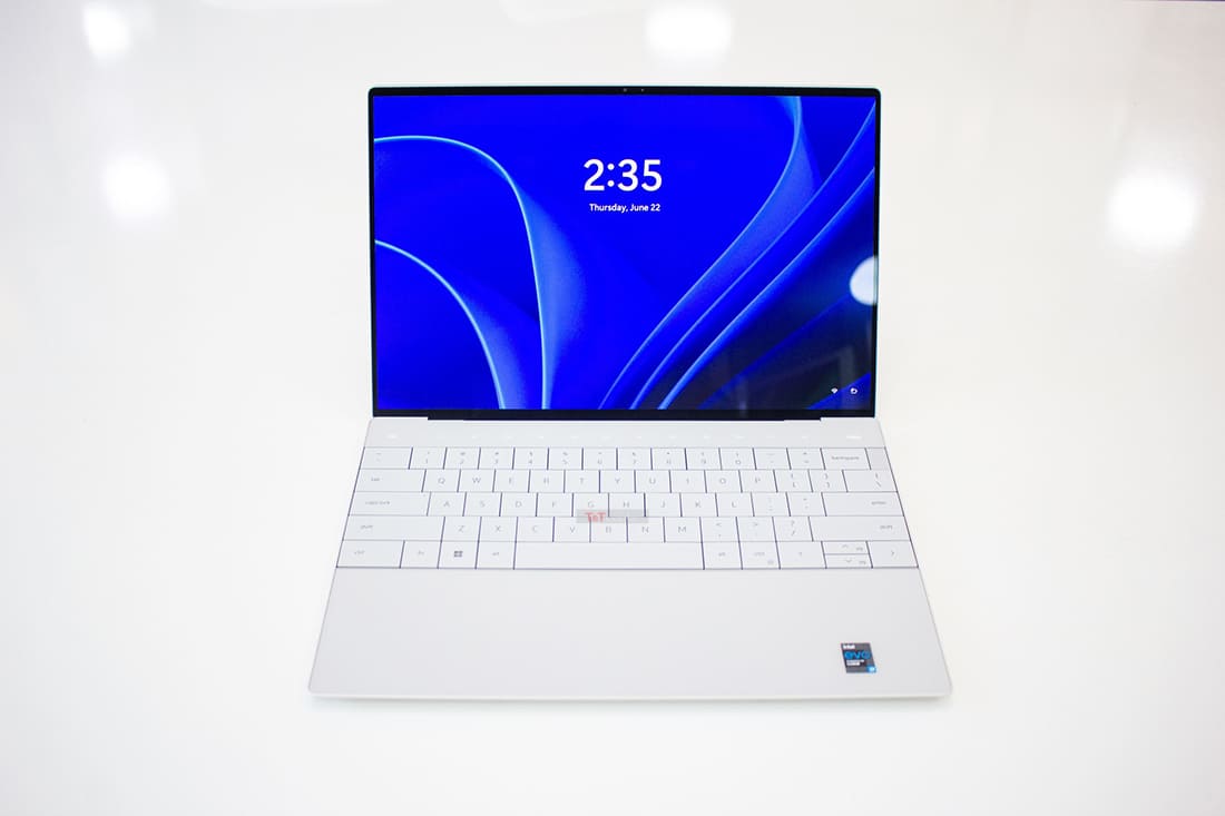 Màn hình 3,5K OLED lý tưởng cho cả giải trí lẫn đồ họa chuyên nghiệp