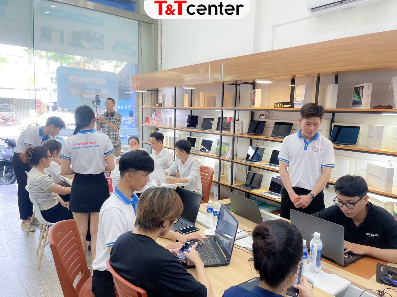 Mua ThinkPad T14s Gen 3 Core i5-1240P 16GB 512GB giá tốt tại T&T Center
