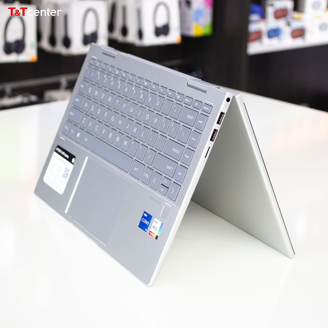 Bàn phím và touchpad nhạy bén