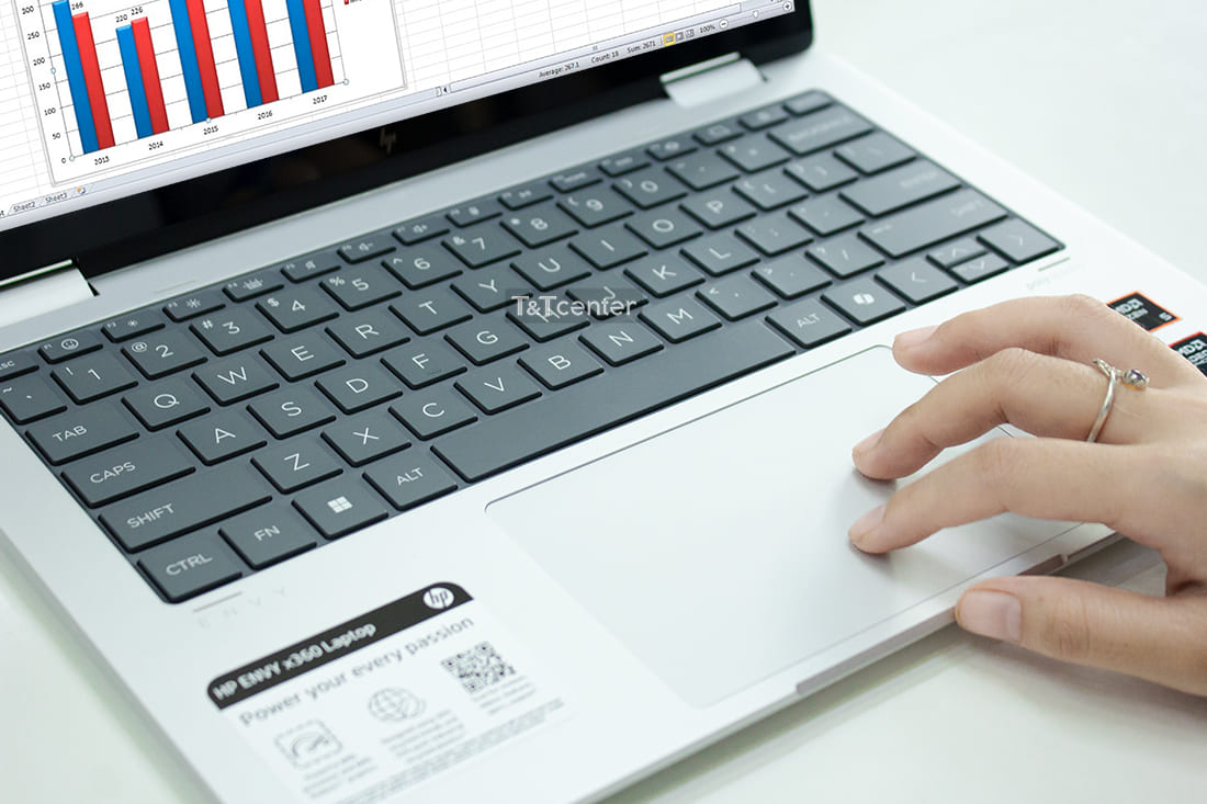 Bàn phím có độ nảy tốt, TouchPad êm mượt