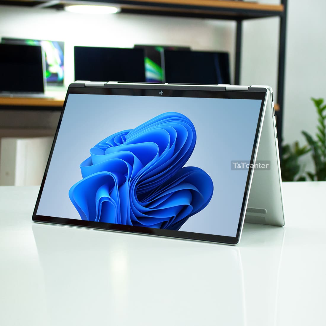 Phong cách sang trọng, xoay gập linh hoạt