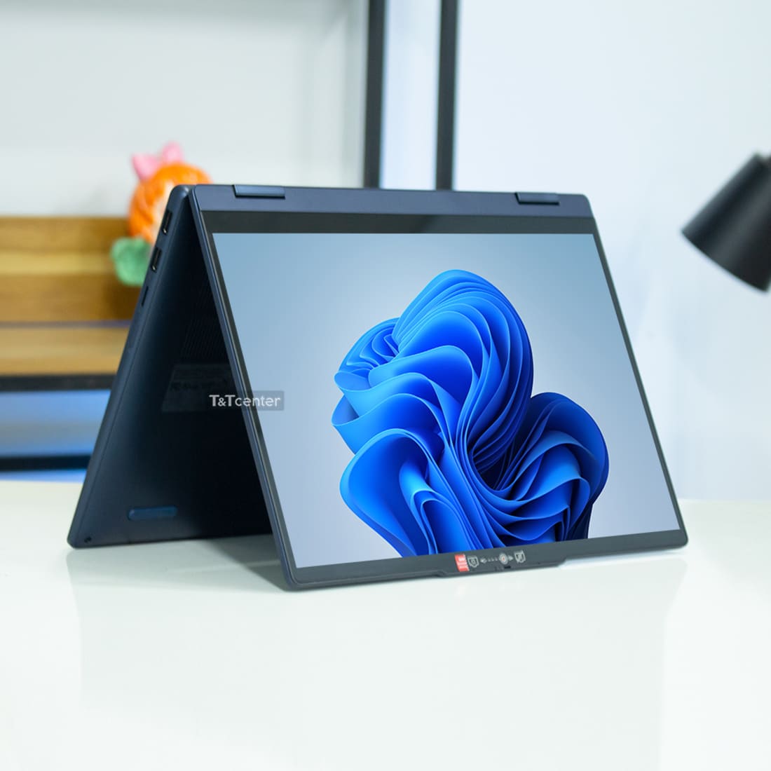 Thiết kế xoay gập 360 độ cực linh hoạt 