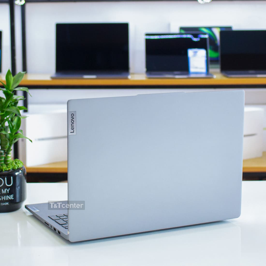 Thiết kế bền bỉ, sang trọng